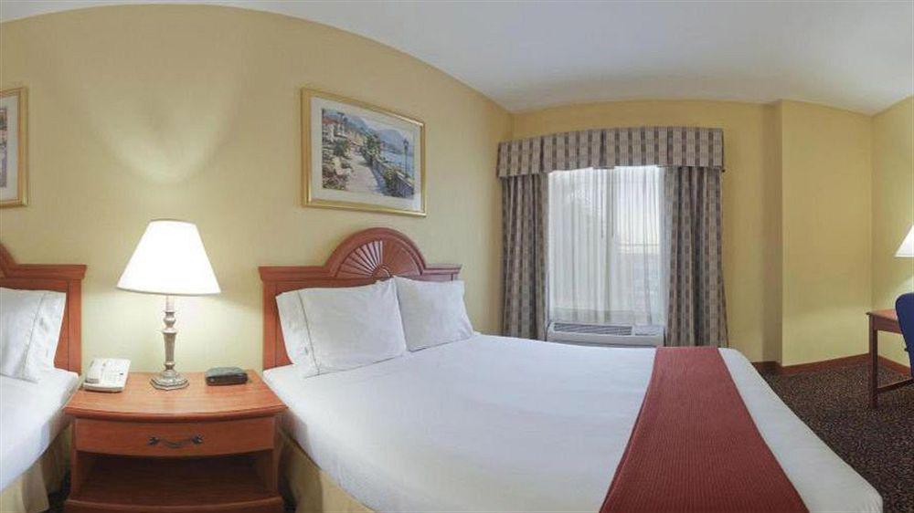 Fairfield Inn & Suites Houston Hobby Airport Екстер'єр фото
