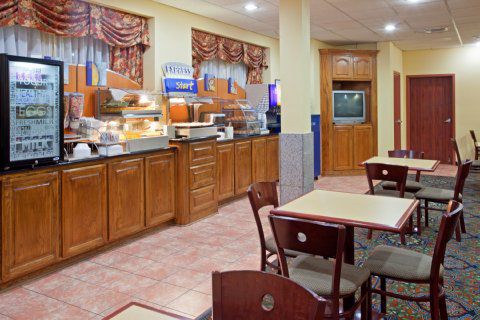 Fairfield Inn & Suites Houston Hobby Airport Ресторан фото